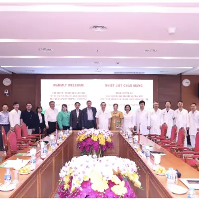 CHUYẾN THĂM QUAN VÀ LÀM VIỆC CỦA ĐOÀN TRƯỜNG ĐẠI HỌC DƯỢC HÀ NỘI CÙNG ĐOÀN CHUYÊN GIA ĐẾN TỪ CÁC TRƯỜNG ĐẠI HỌC CỦA HOA KỲ VÀ THÁI LAN TẠI BỆNH VIÊN HỮU NGHỊ VIỆT XÔ VÀ BỆNH VIỆN TRUNG ƯƠNG QUÂN ĐỘI 108